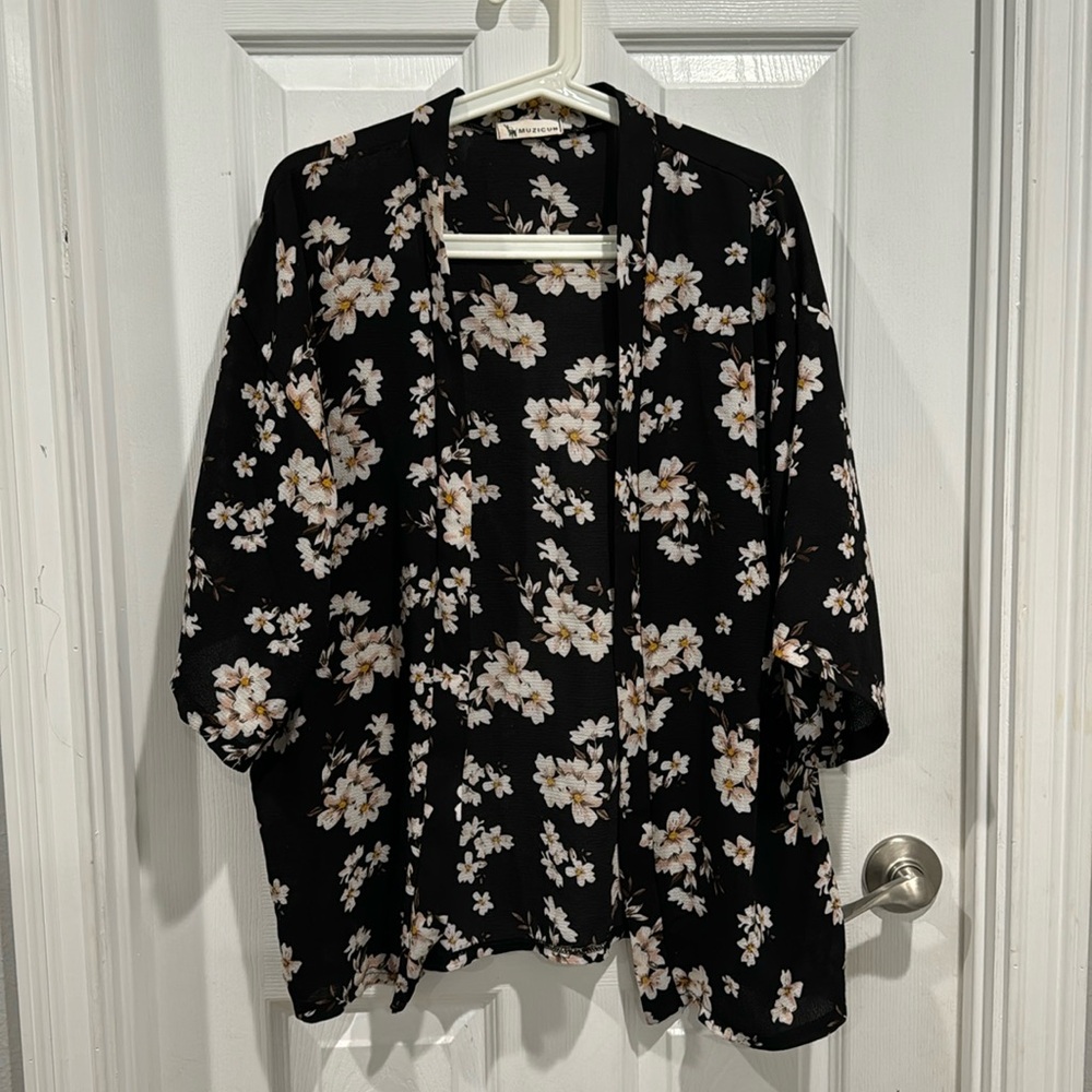 Muzicun Floral Kimono